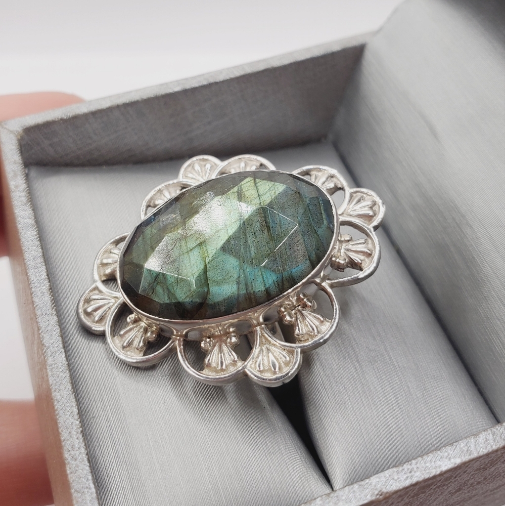 Labradorite Ring - Picture 3 of 9